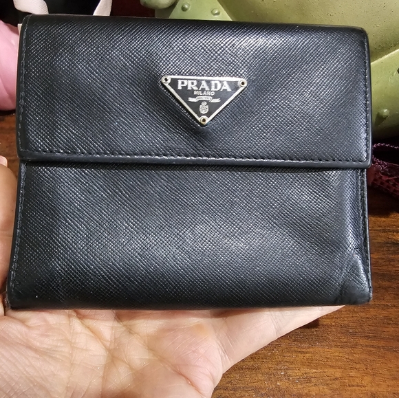 Prada Saffiano leather black wallet - Picture 1 of 13